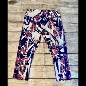 FABLETICS SPRING FLORAL CROP LEGGINGS